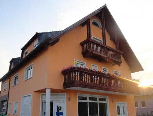 Fassade Wärmedämmung Orange Braun Germersheim